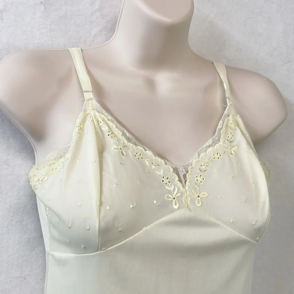 Vintage Kayser Womens Small Sz 34 Full Slip Dress Pale Yellow‎ - Picture 2 of 11